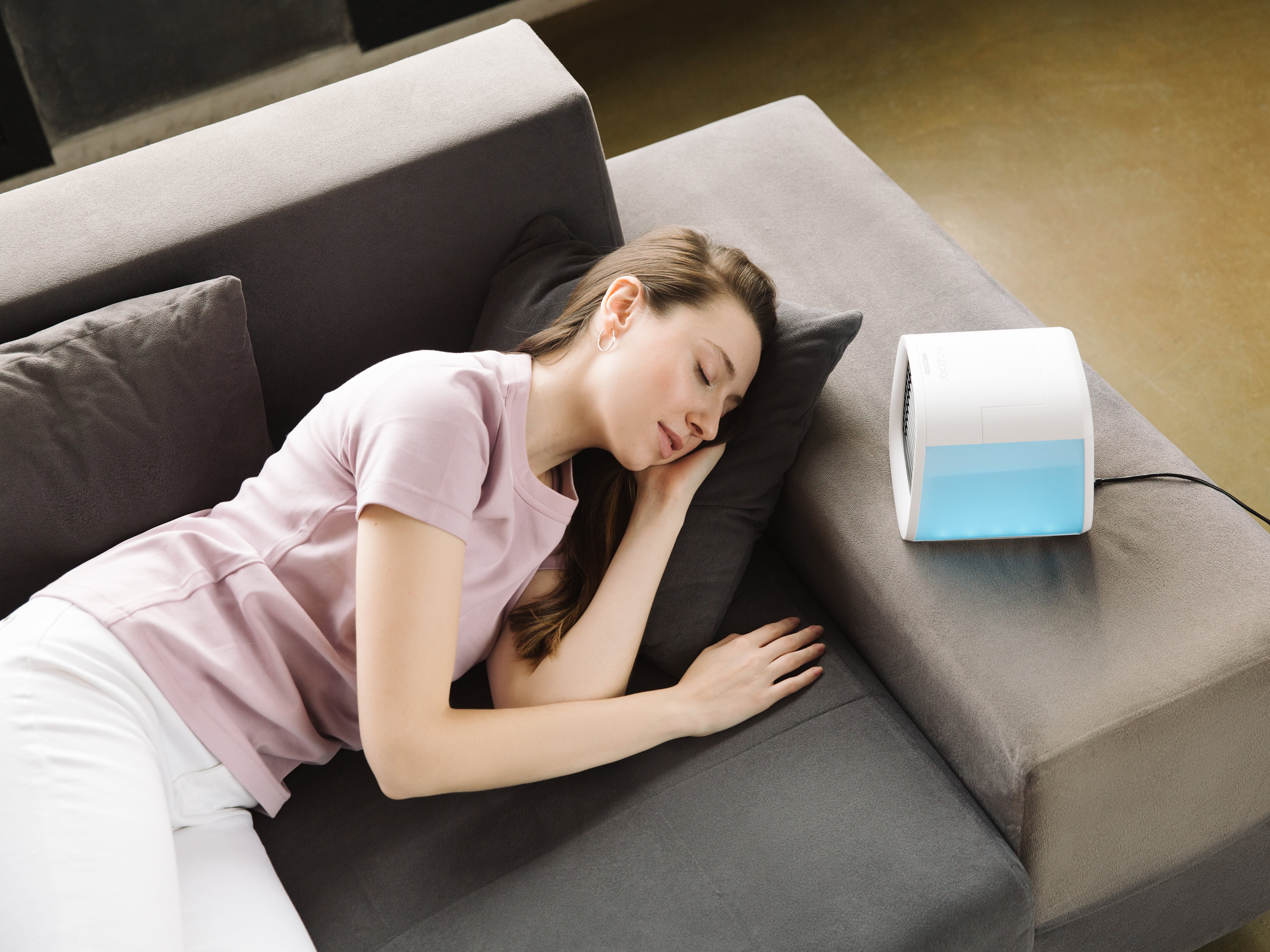 Woman sleeping next to the cooler Eva-chill air