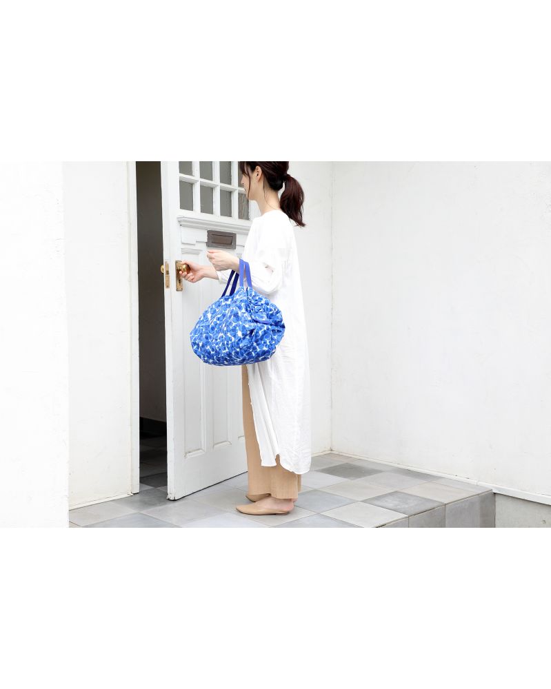 Shupatto Size M Compact Japanese Foldable Shopping Bag UMI (Ocean)
